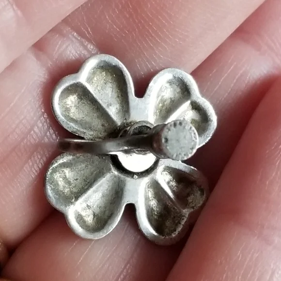 Relisted -Vintage four leaf clover screwback earrings silver tone metal - Picture 6 of 11